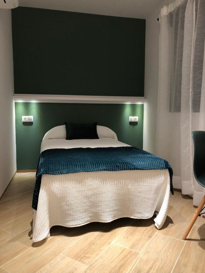 Hostal Leon Torreorgaz Extérieur photo