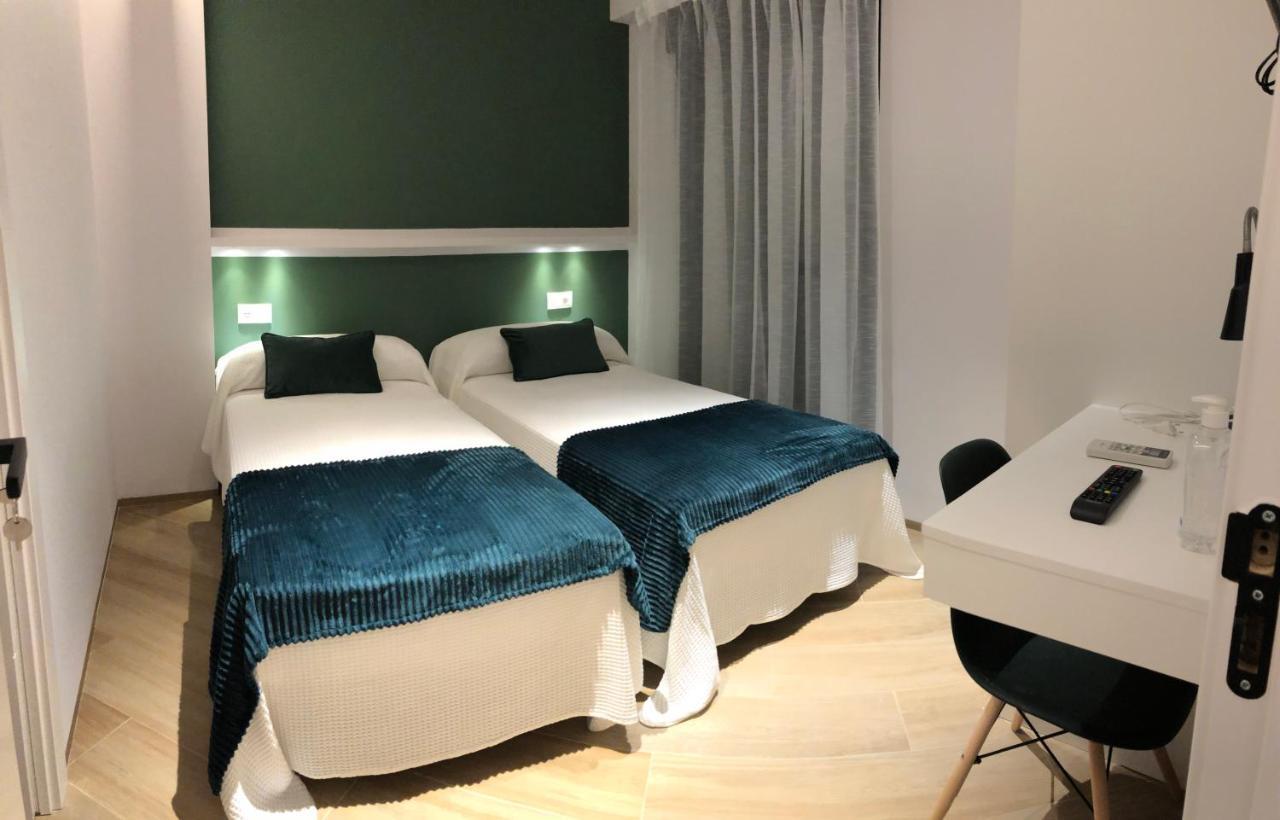 Hostal Leon Torreorgaz Extérieur photo