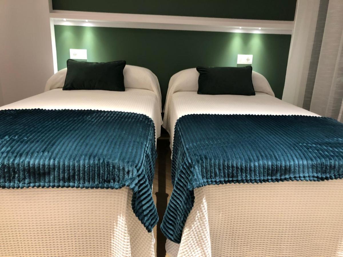 Hostal Leon Torreorgaz Extérieur photo