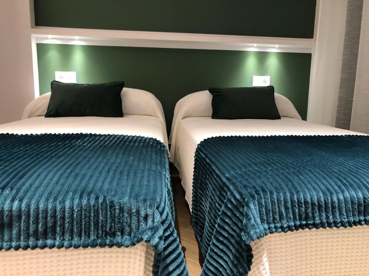 Hostal Leon Torreorgaz Extérieur photo
