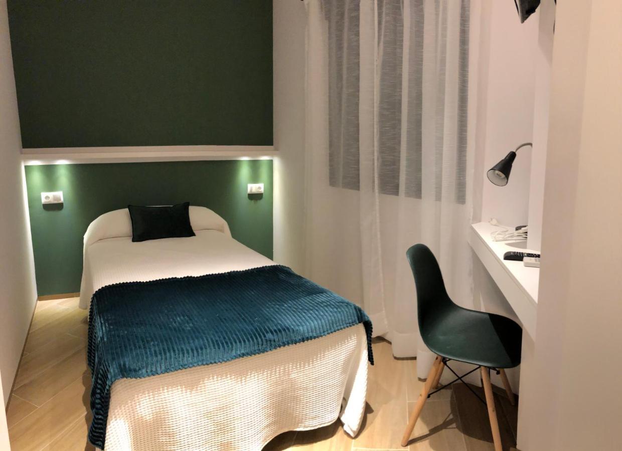 Hostal Leon Torreorgaz Extérieur photo