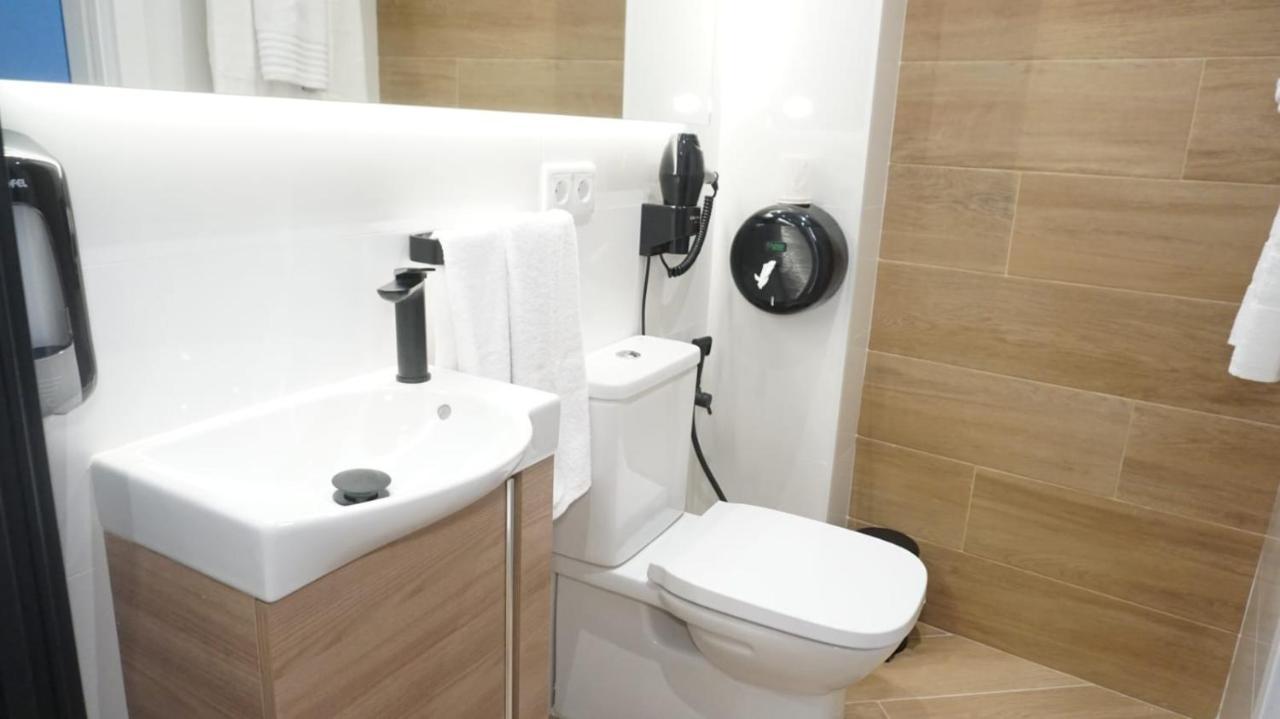 Hostal Leon Torreorgaz Extérieur photo