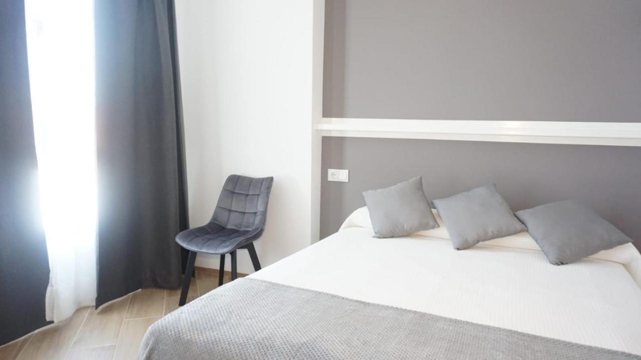 Hostal Leon Torreorgaz Extérieur photo