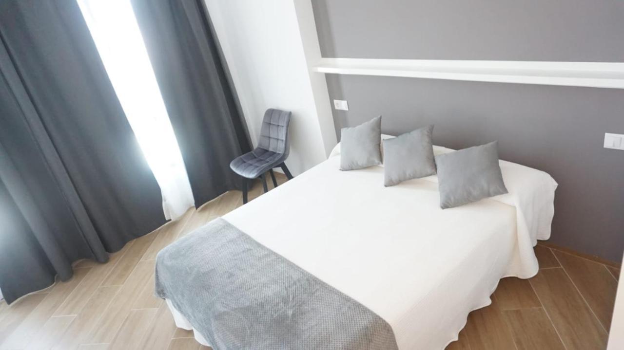 Hostal Leon Torreorgaz Extérieur photo