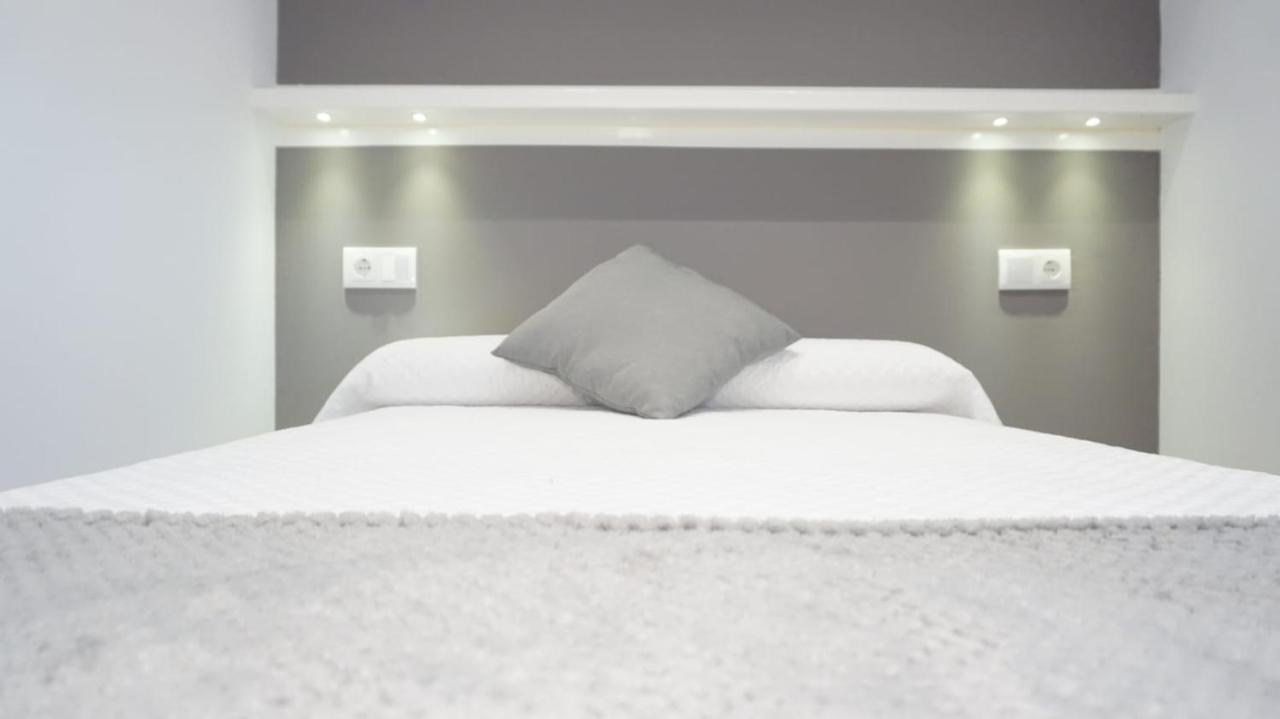 Hostal Leon Torreorgaz Extérieur photo