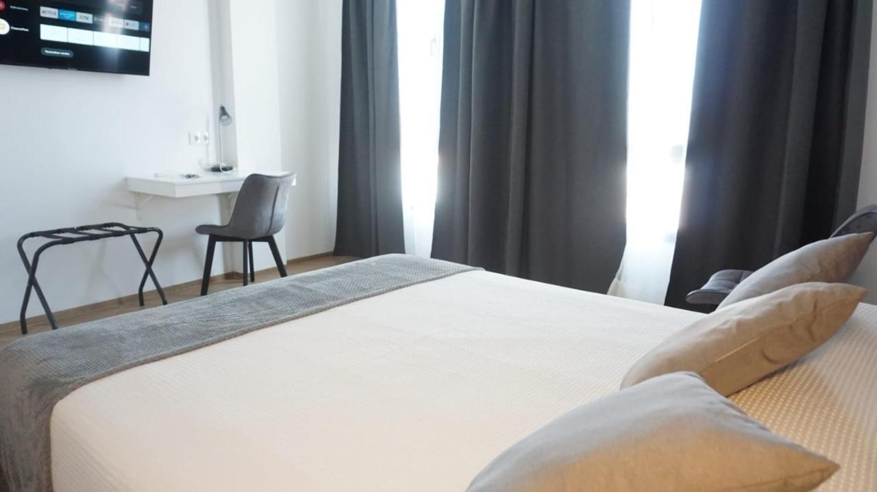 Hostal Leon Torreorgaz Extérieur photo