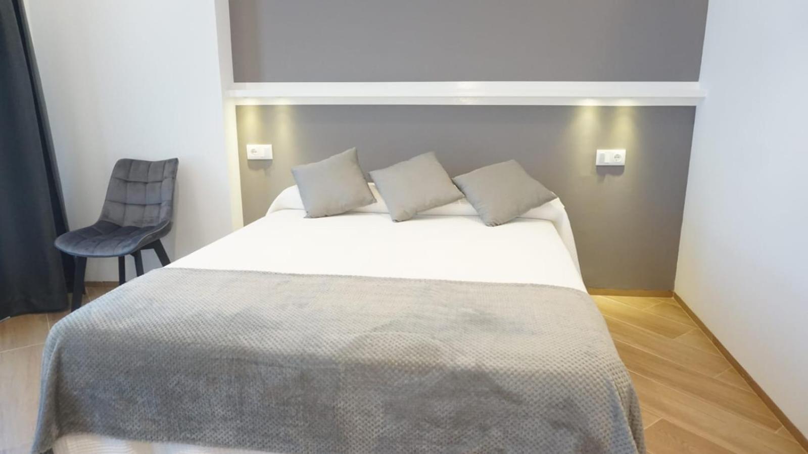 Hostal Leon Torreorgaz Extérieur photo