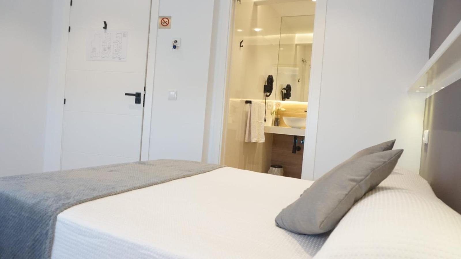 Hostal Leon Torreorgaz Extérieur photo